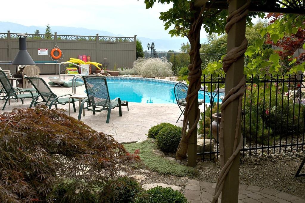 A Vista Villa Couples Retreat Kelowna Oda fotoğraf